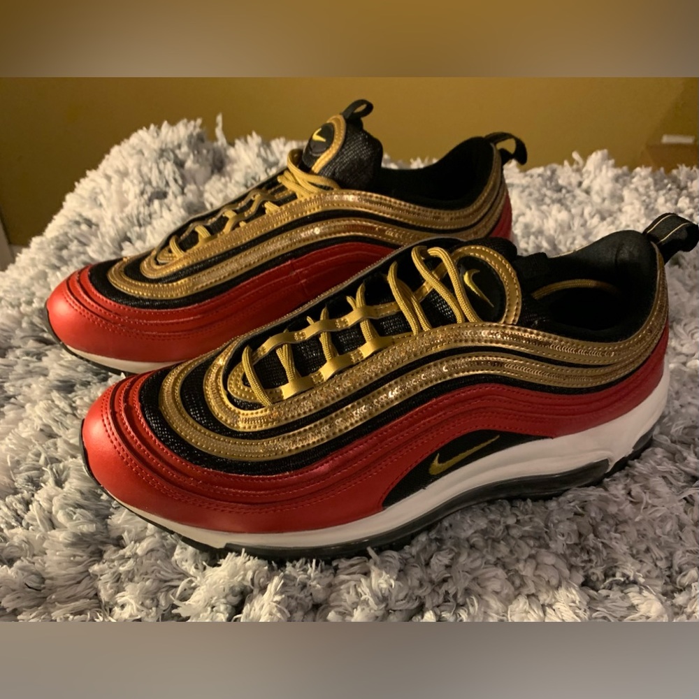 Women size 11 Nike Airmax.